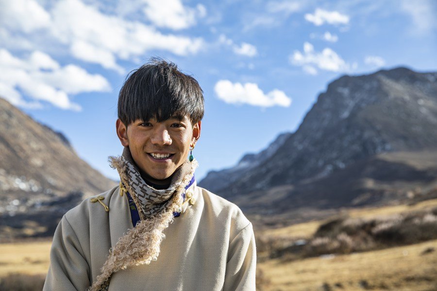 Tampil Polos dan Tulus, Anak Muda Tibet Ini Mendadak Viral di Media Sosial