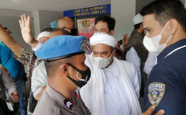 Soal Status Penangkapan Habib Rizieq, FPI: Lucu Ditangkap Tapi di Kantor Polisi