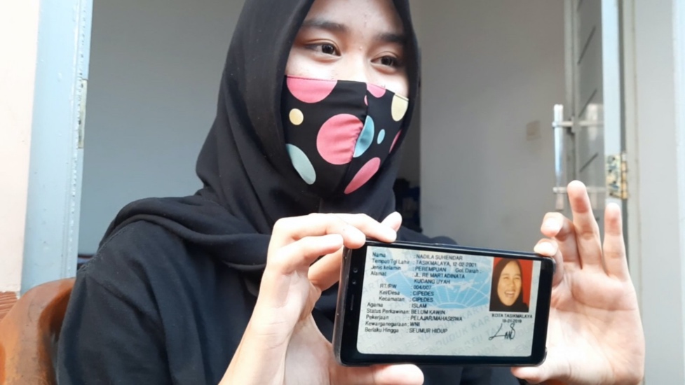 Gadis Cantik Ini Viral Gegara Foto KTP Sambil Tertawa Lepas, Begini Ceritanya