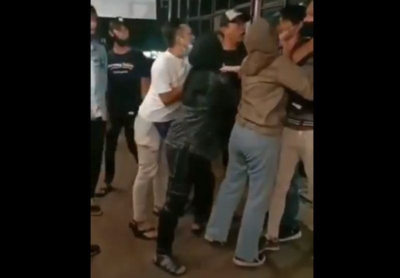 Viral! Gegara Video Perselingkuhan, YouTuber Ini Malah Dibogem Sekuriti