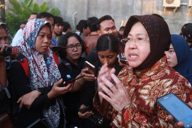 Netizen Pro Risma dan Anies Perang Urat Saraf Terkait Kunjungan ke Pemulung Kali Ciliwung