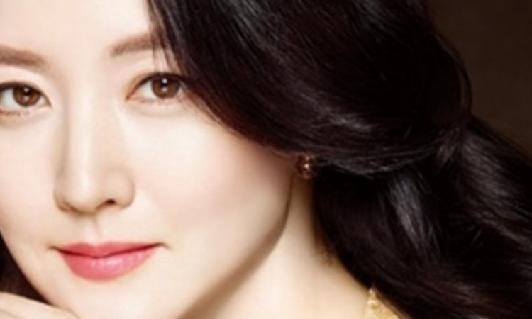 Berusia 70 Tahun, Netizen Kaget Dengan Penampilan Suami Lee Young Ae