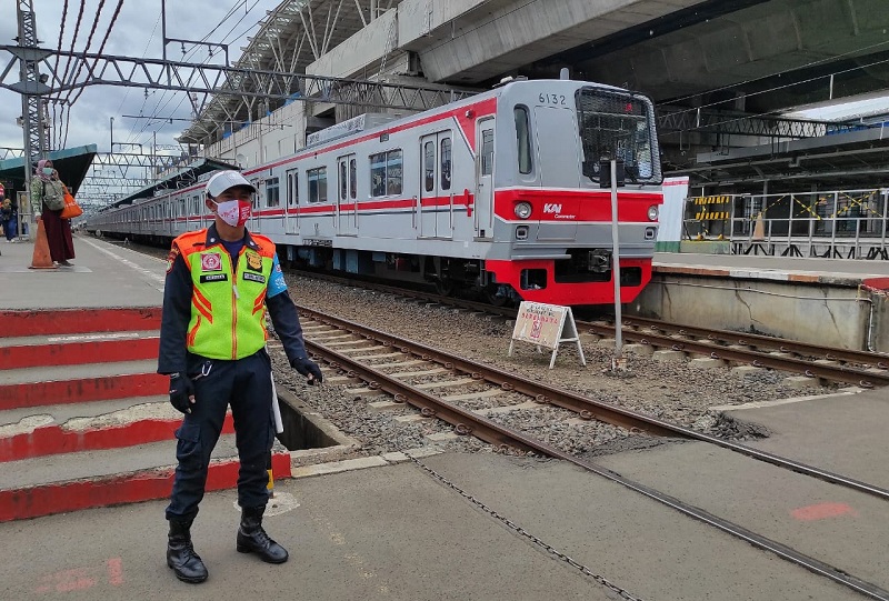 Keluhkan Pelayanan KRL, Netizen: Petugas Keamanan Tak Tegas dan Laju Kereta Tak Lazim