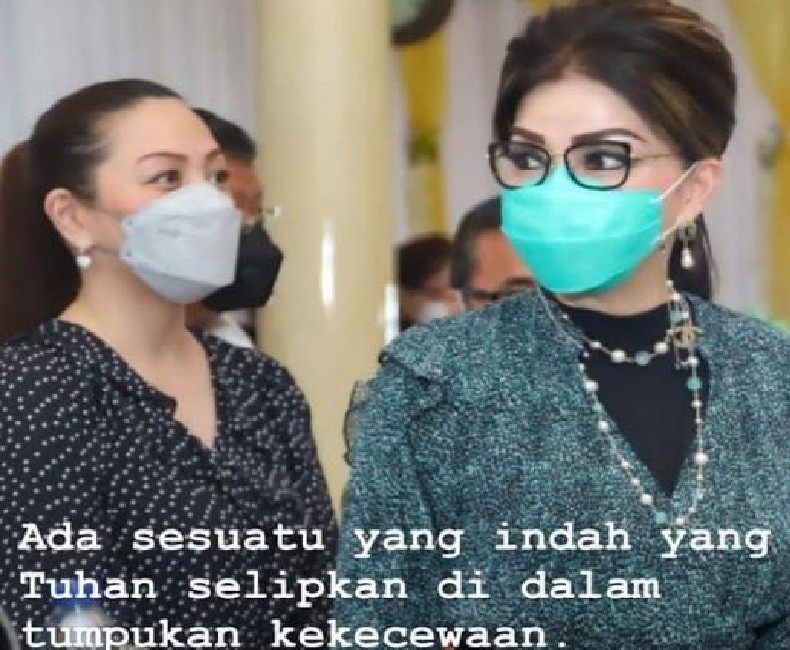 Bupati Minsel Unggah Foto Bersama Sang Adik, Netizen: Tetap Semangat Ibu Kuat