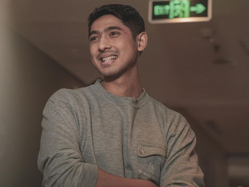 Arya Saloka Dihadiahi Fans Sepatu Rp3 Juta, Netizen: Bukan Fans Kaleng-Kaleng