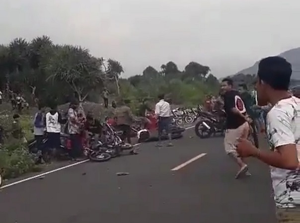 Viral Video Pembalap Liar Tabrak 2 Pengendara Motor di Jember