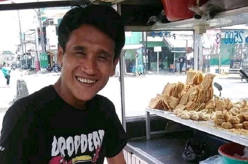 Viral Abang Gorengan Mirip Vino G Bastian!