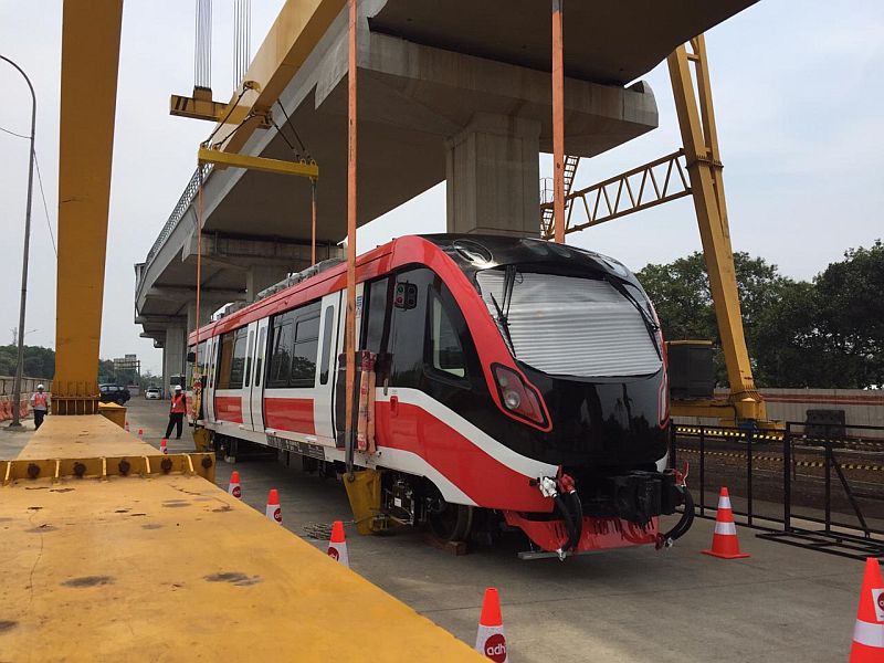 Progres LRT Jabodebek 82,6%, Netizen: Kelar Kapan?