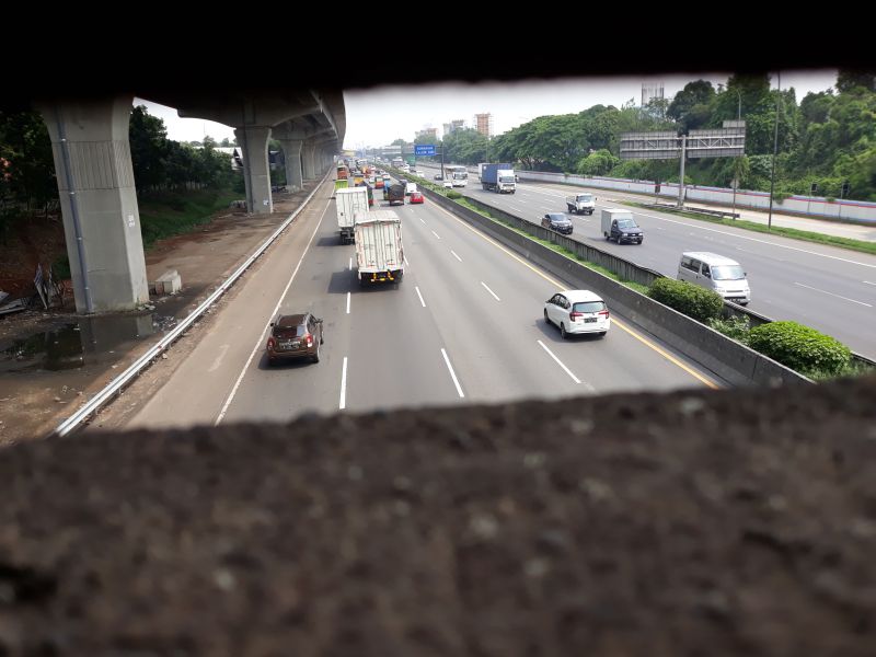 Curhat Netizen soal Lubang di Tol Cikampek Sebabkan Pecah Ban: Mengerikan!