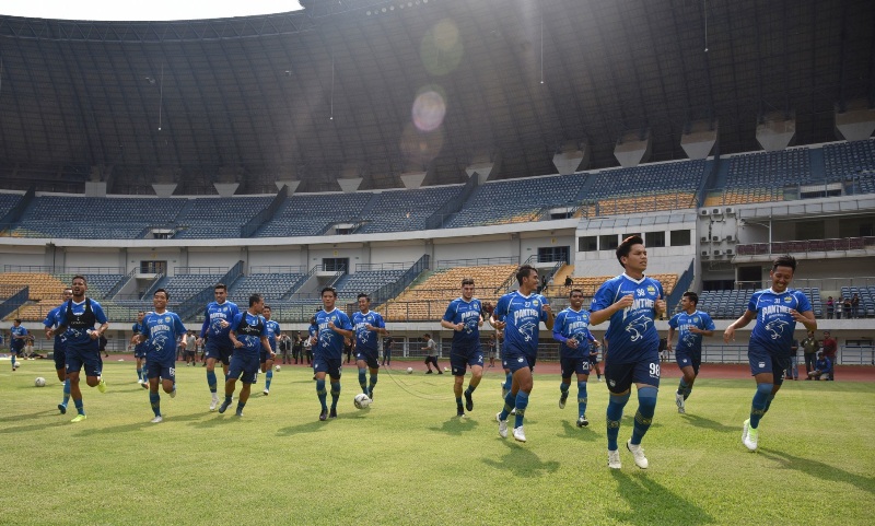 Pengelola GBLA Beri Penjelasan Terkait Video Viral Stadion Jadi Kolam Ikan