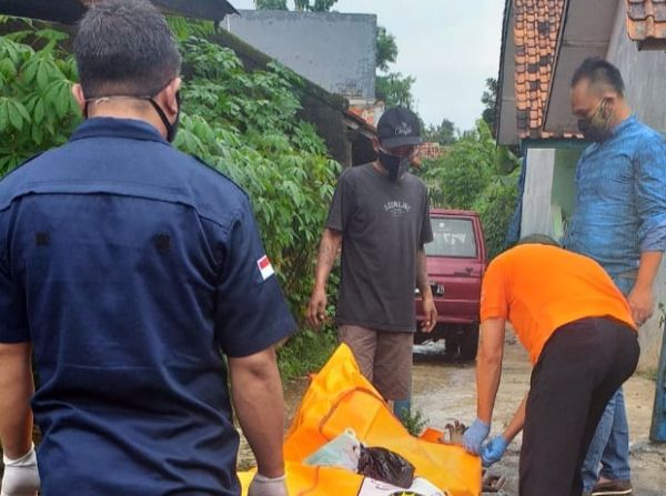 Jasad Pria Membusuk di Rumah Terkunci Bikin Heboh Warga