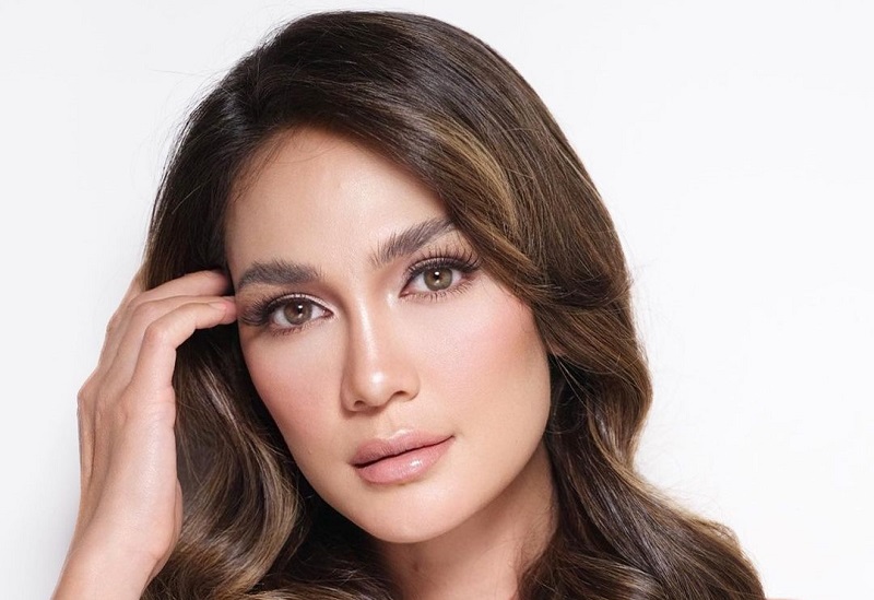 Seksinya Luna Maya Main Ayunan di Pantai, Netizen: Cantiknya No Tipu-Tipu