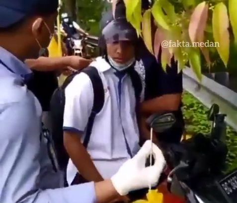 Viral Polisi Tangkap Pria Bawa Limbah Test Antigen Covid-19 untuk Didaur Ulang