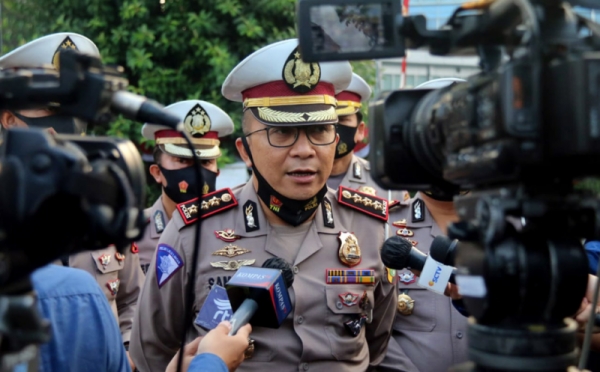 Viral Anak Kendarai Truk Kontainer, Polisi: Syarat SIM B2 Ketat & Panjang