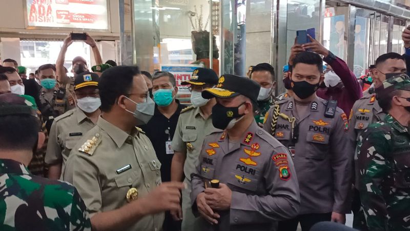 Strategi Anies Baswedan Memecah Kerumunan di Pasar Tanah Abang