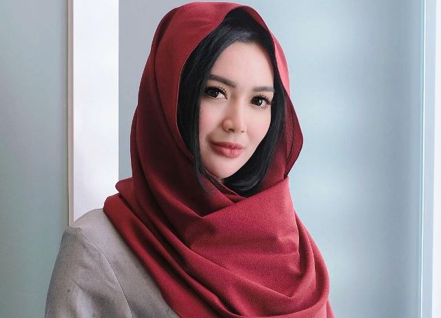 Cantiknya Wika Salim Pakai Pashmina, Netizen: Adem Banget Kayak Kipas Angin Nomor 3