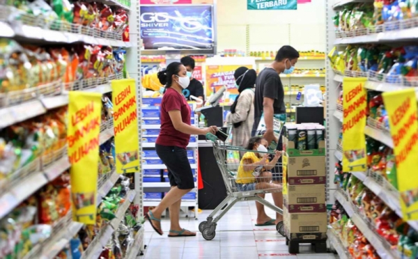 Viral! Emak-Emak Serbu Giant Jelang Ditutup Juli 2021