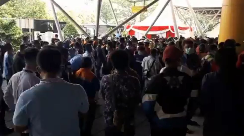 Viral Kerumunan Usai Jokowi Tinjau Vaksinasi di Tanjung Priok, Ini Penjelasan Istana