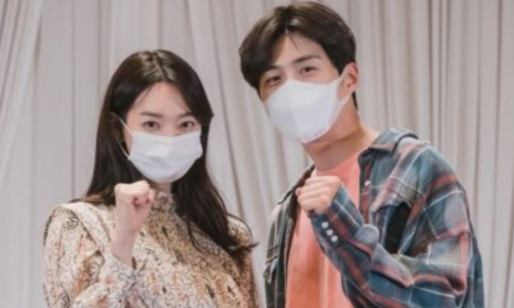 Foto Baca Naskah Drama Dirilis, Netizen Soroti Visual Kim Seon Ho & Shin Min Ah