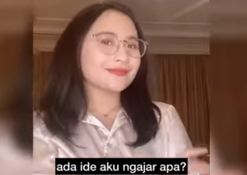 Prilly Latuconsina Bergaya Jadi Guru, Netizen: Cantiknya Sampai Ubun-Ubun