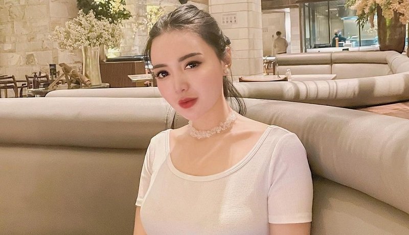 Potret Wika Salim Berkaus Oblong Putih Bikin Salfok, Netizen: Kayak Noni Korea!