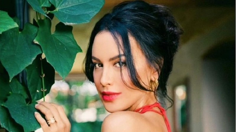 Sophia Latjuba Seksi Pakai Dress Merah, Netizen: Mba Ini Bikin 'Panas' Terus