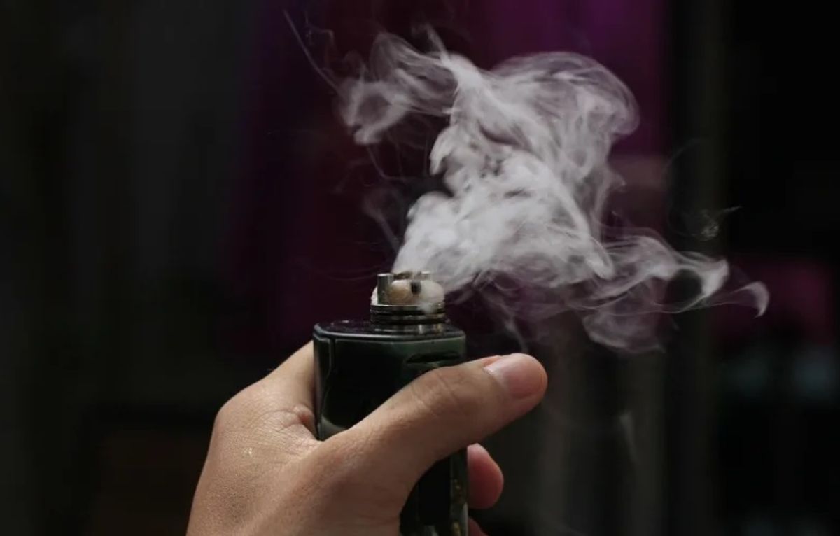 Viral Seorang Ibu Tega Suapi Bayinya Pakai Vape