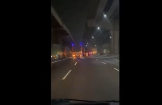 Viral Pengendara Motor Masuk Jalan Tol Japek Tanpa Helm, Polisi Kesulitan Cari Pelaku